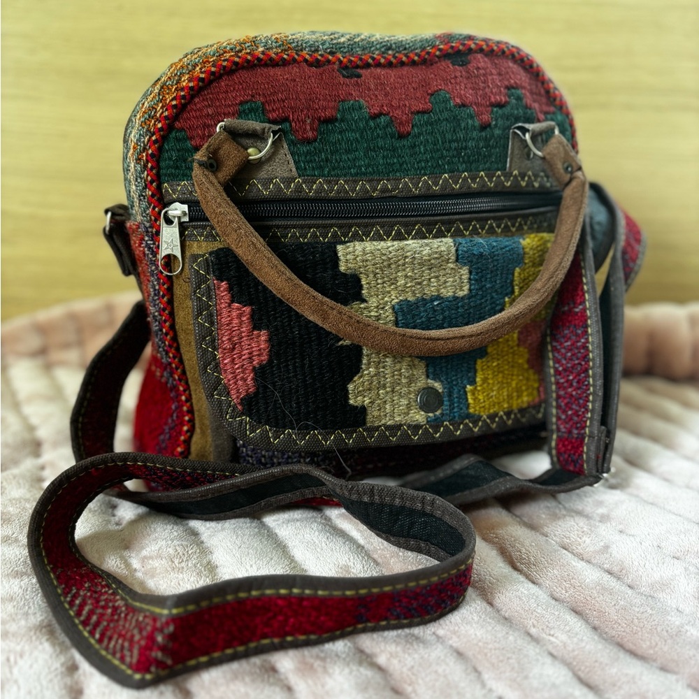 Boho Kilim-Style Crossbody Bag – Handwoven Wool Look, Never Used